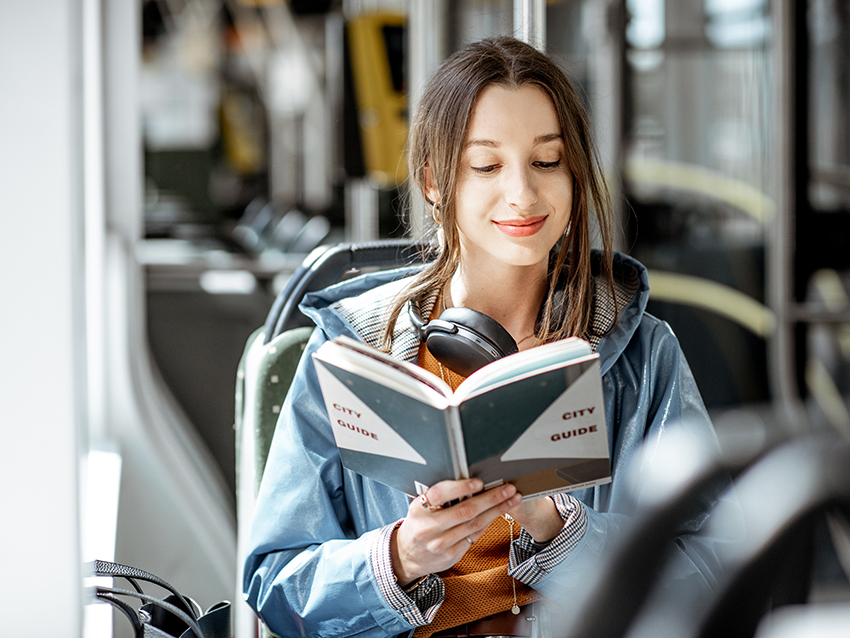 研究發現人們閱讀紙質書籍時更加心靜專注，而且容易獲得直接認知。